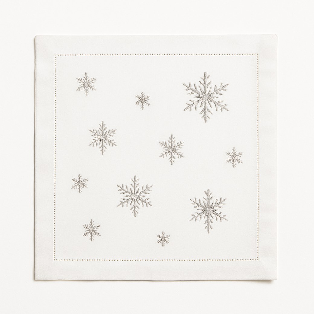 Servilleta blanca, bordado de copo de nieve — servilletas de Galería Navidad